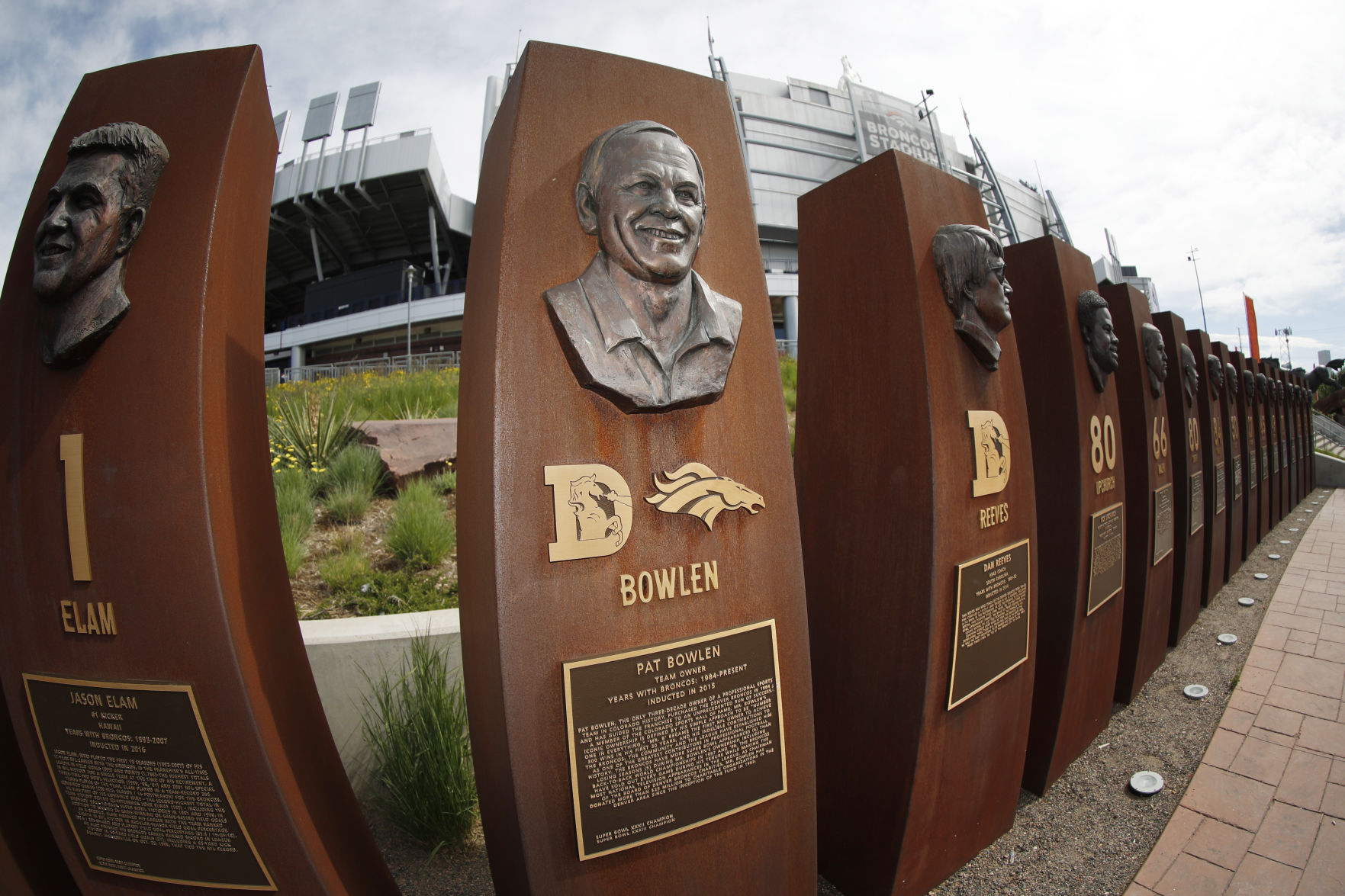 Obit Pat Bowlen